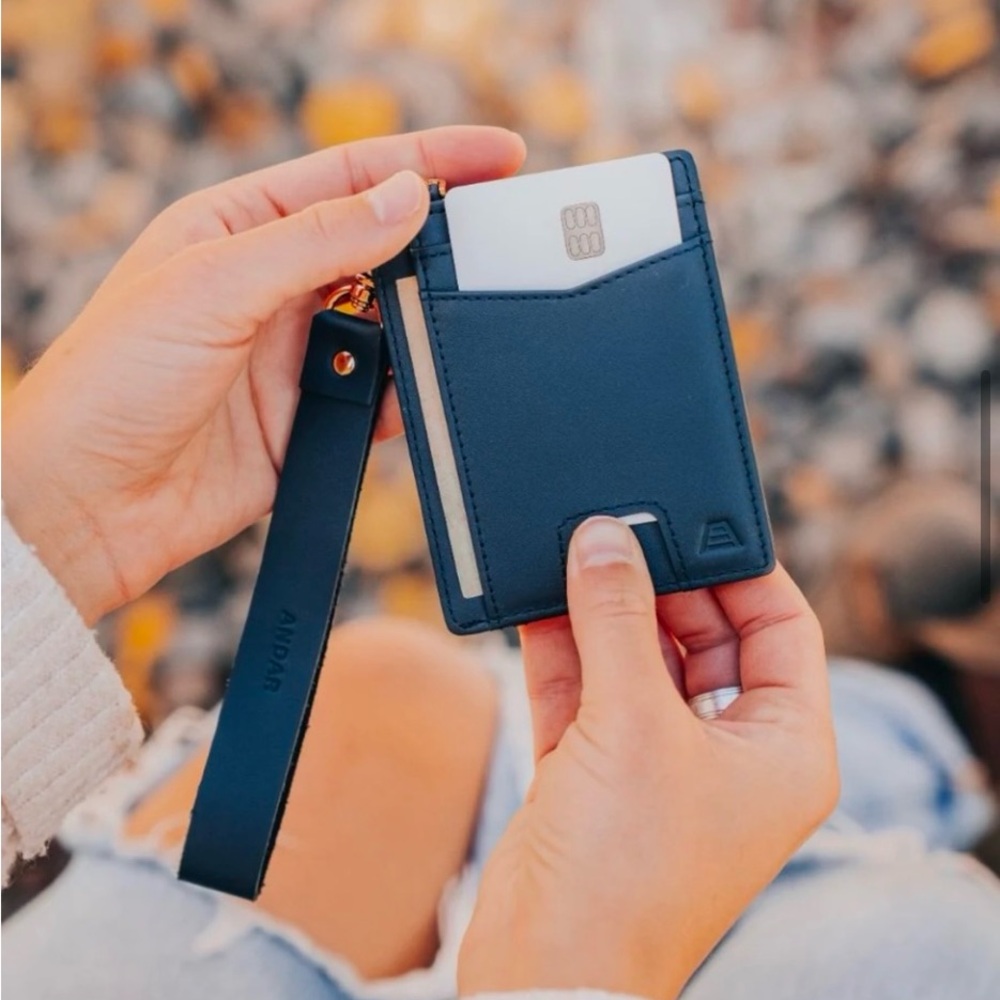 ✨NEW!✨Andar The Denner Wallet in Classic Navy